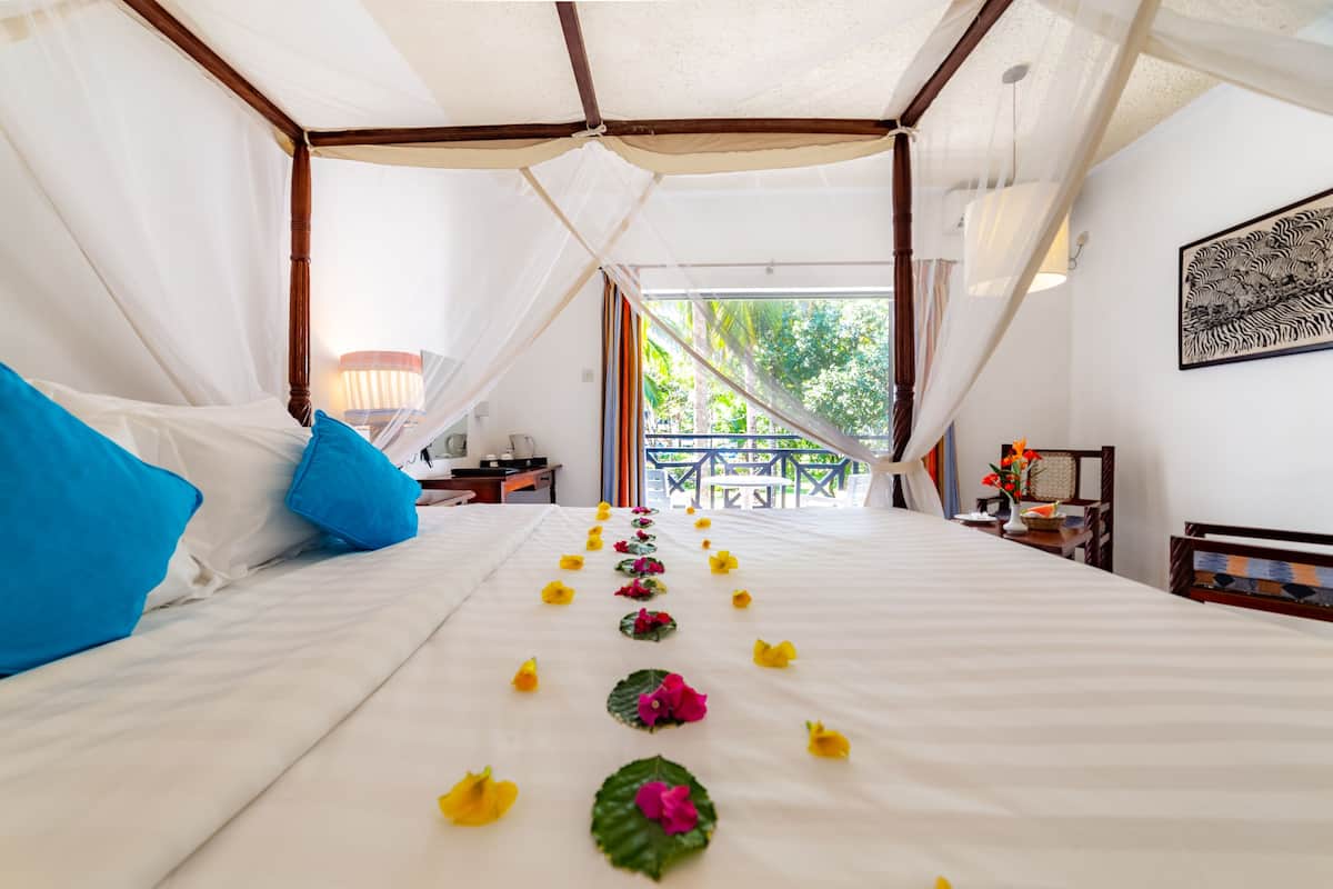 1 bedroom, in-room safe, desk, free cots/infant beds