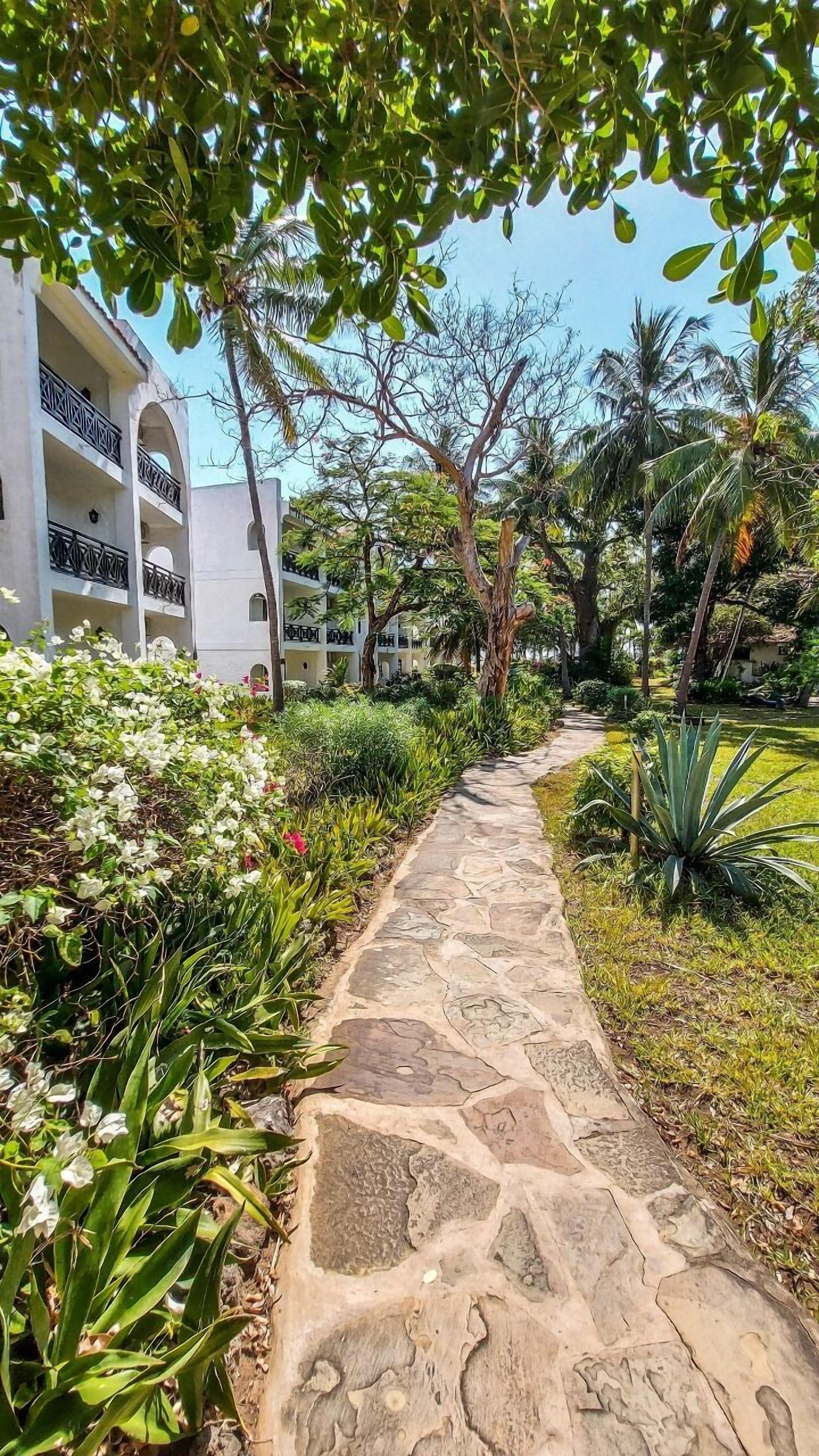 classic double or twin with balcony | garden view