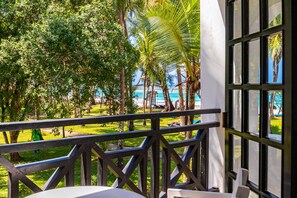 Deluxe Double or Twin Room with Partial Sea View | Balcony view - Diani Sea Resort (Diani Beach)