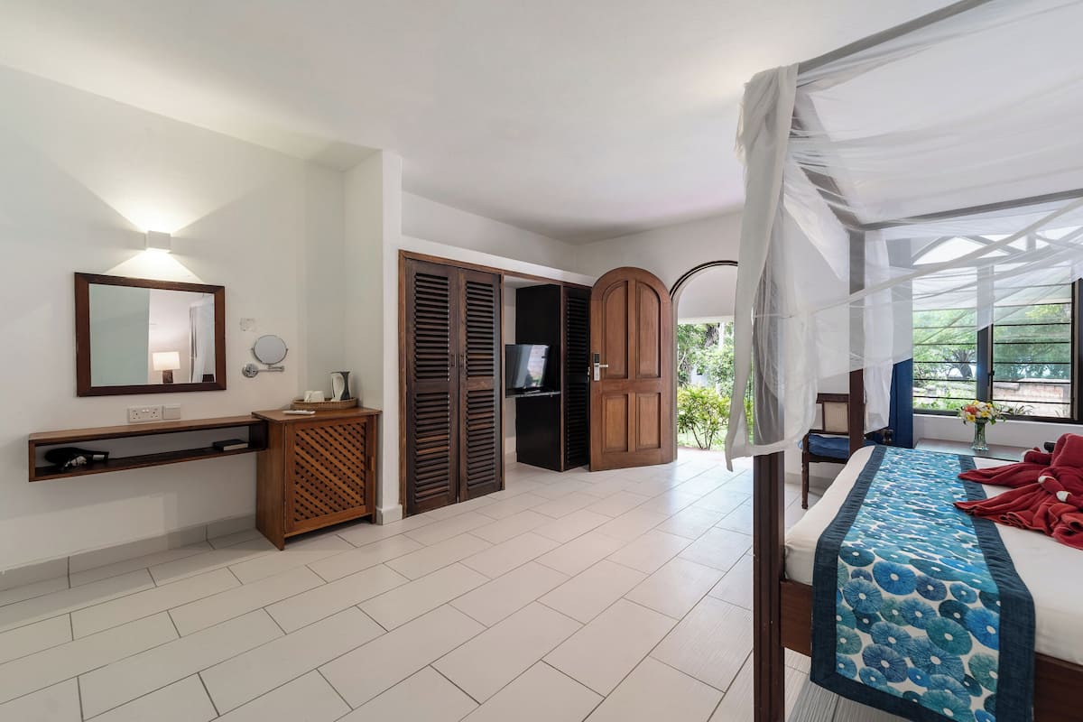 In-room safe, desk, free WiFi, bed sheets