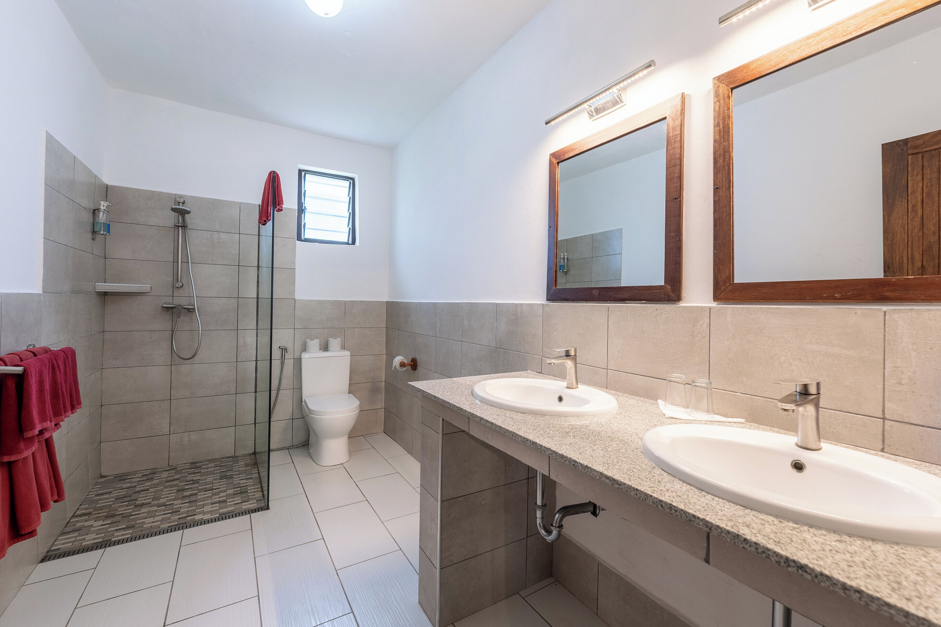 shower, free toiletries, hair dryer, towels