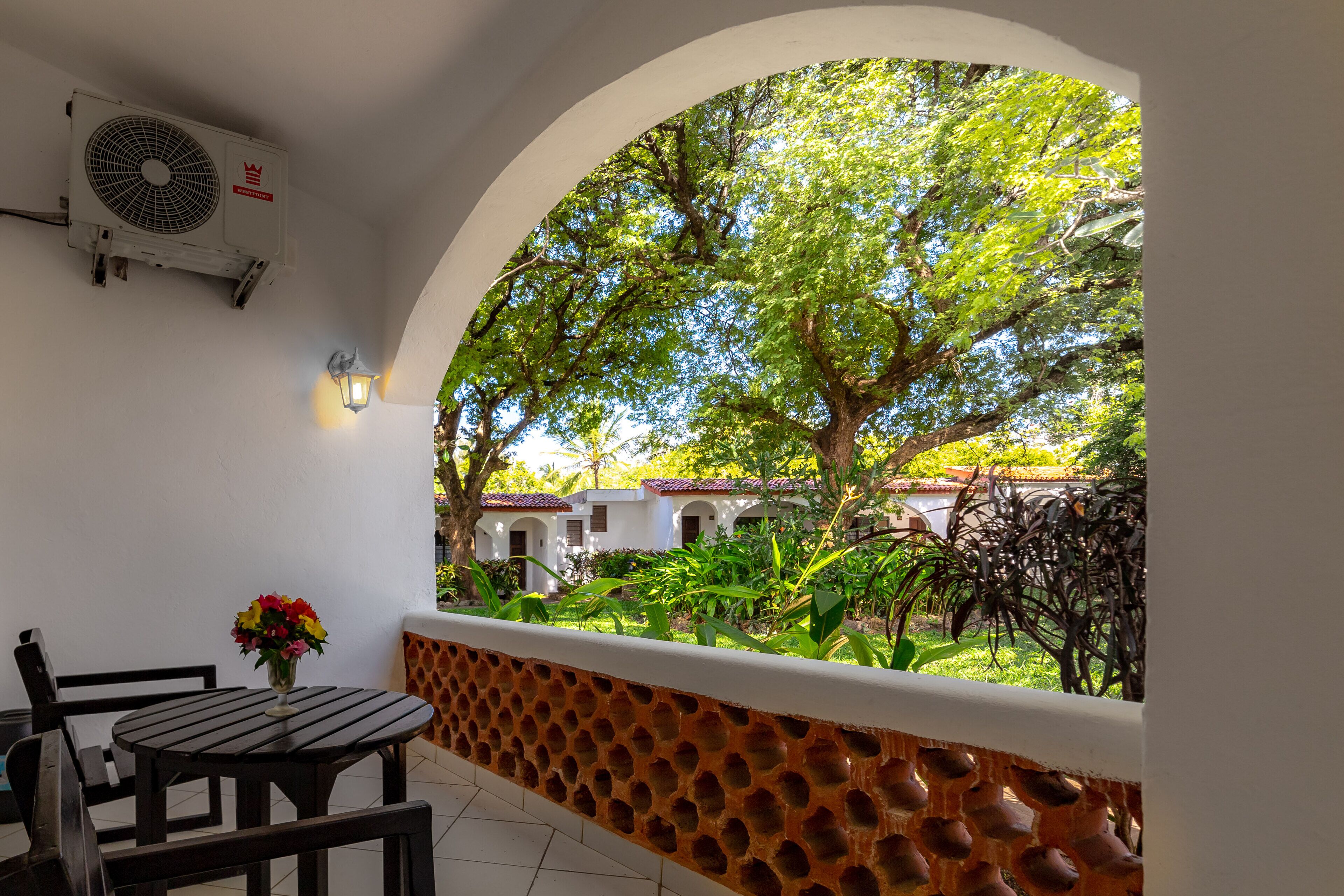 deluxe double or twin room - garden view | balcony view