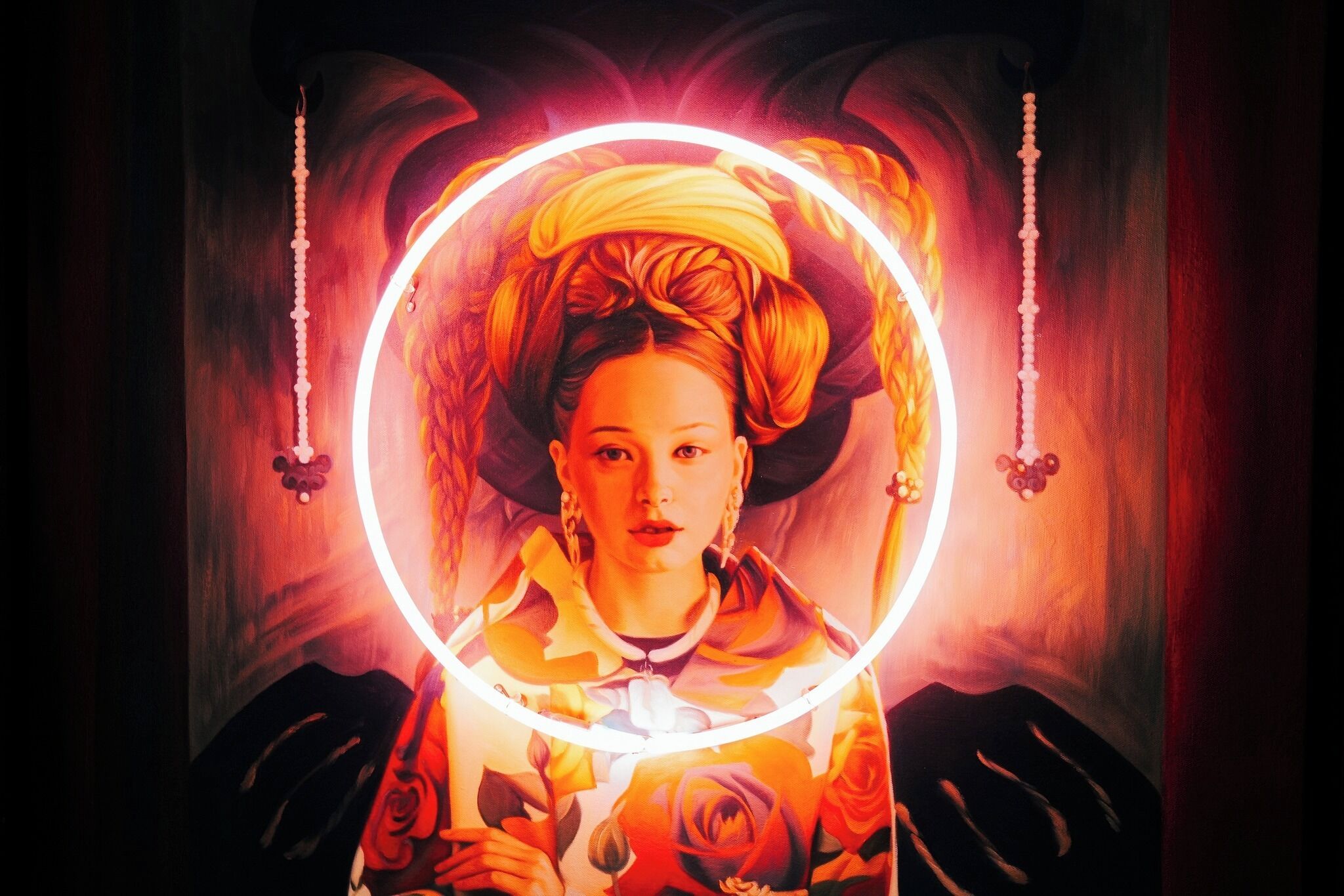 A portrait with a halo effect and a circular frame.