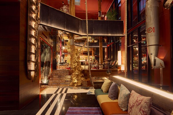 Coin salon dans le hall