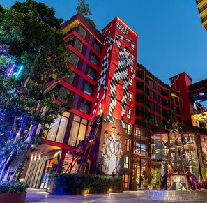 Façade de l’hébergement - soirée/nuit