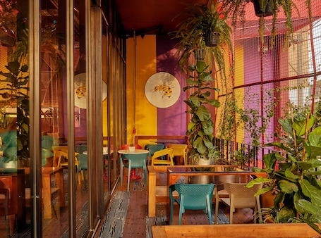 Desayuno continental diario (THB 350 por persona)