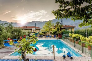 Pool - AGRITUR MICHELOTTI ~ THREE-ROOM APARTMENT WITH 2 DOUBLE + 1 (5 PAX) (Bolognano-vignole)