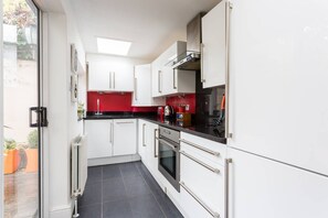 Dishwasher, coffee/tea maker, toaster