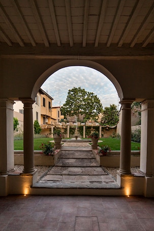 Garden. LUCUS Exclusive B&B