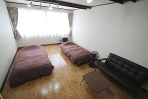 7 Schlafzimmer, Schreibtisch, Bügeleisen/Bügelbrett, kostenloses WLAN