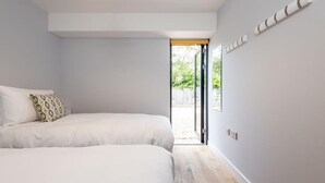 Huis, niet-roken, uitzicht op tuin | 2 slaapkamers, een laptopwerkplek, een strijkplank/strijkijzer