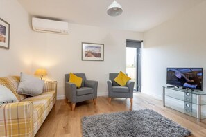 獨棟房屋, 非吸煙房, 花園景觀 | 起居區 | 平面電視