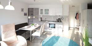 Réfrigérateur, micro-ondes, four, plaque de cuisson