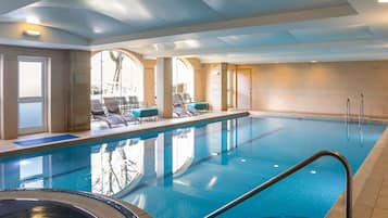 Indoor pool, sun loungers