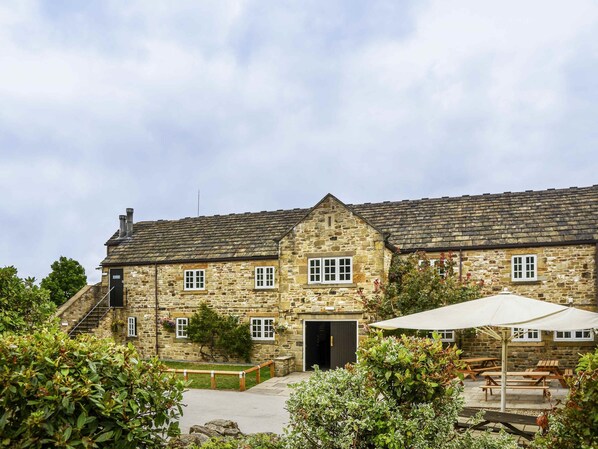 BBQ/picnic Area - Mercure Barnsley Tankersley (Barnsley)