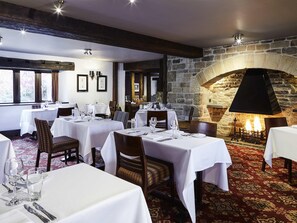 Desayuno buffet los días de semana (GBP 16.00 por persona)