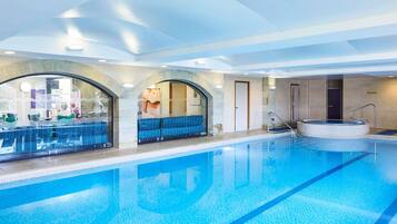 Indoor pool, pool loungers