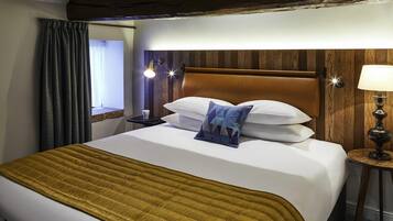 Individually decorated, blackout drapes, iron/ironing board, free WiFi