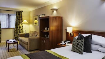 Décoration personnalisée, rideaux occultants, fer et planche à repasser