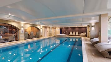 Indoor pool, sun loungers
