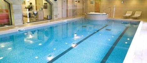 Innenpool, Liegestühle