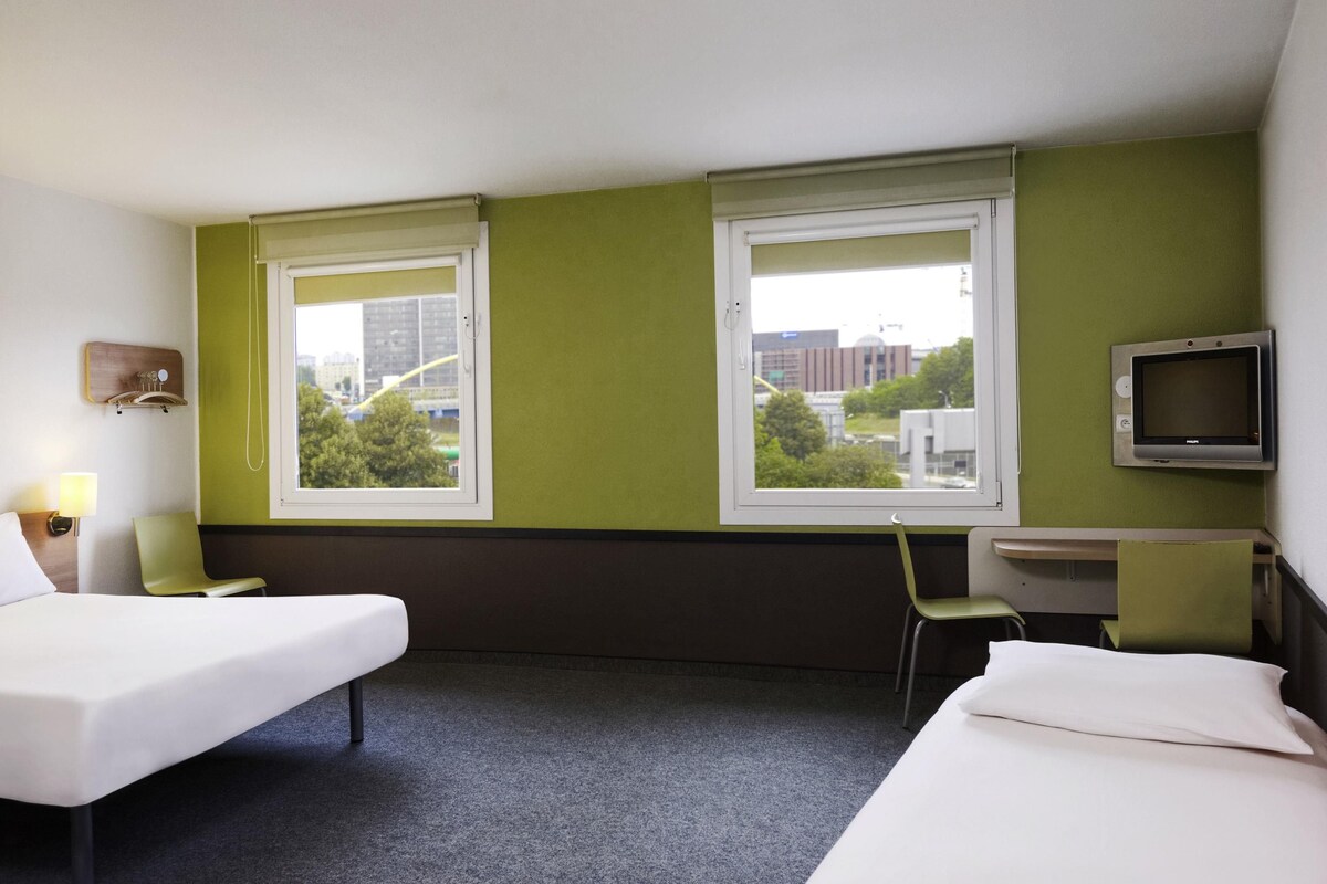 Standard Room, Multiple Beds | Desk, iron/ironing board (on request), WiFi (free), bed sheets
