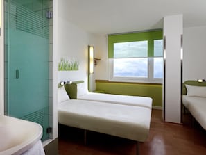 Standard Triple Room, 3 Twin Beds | Desk, blackout drapes, free WiFi, bed sheets