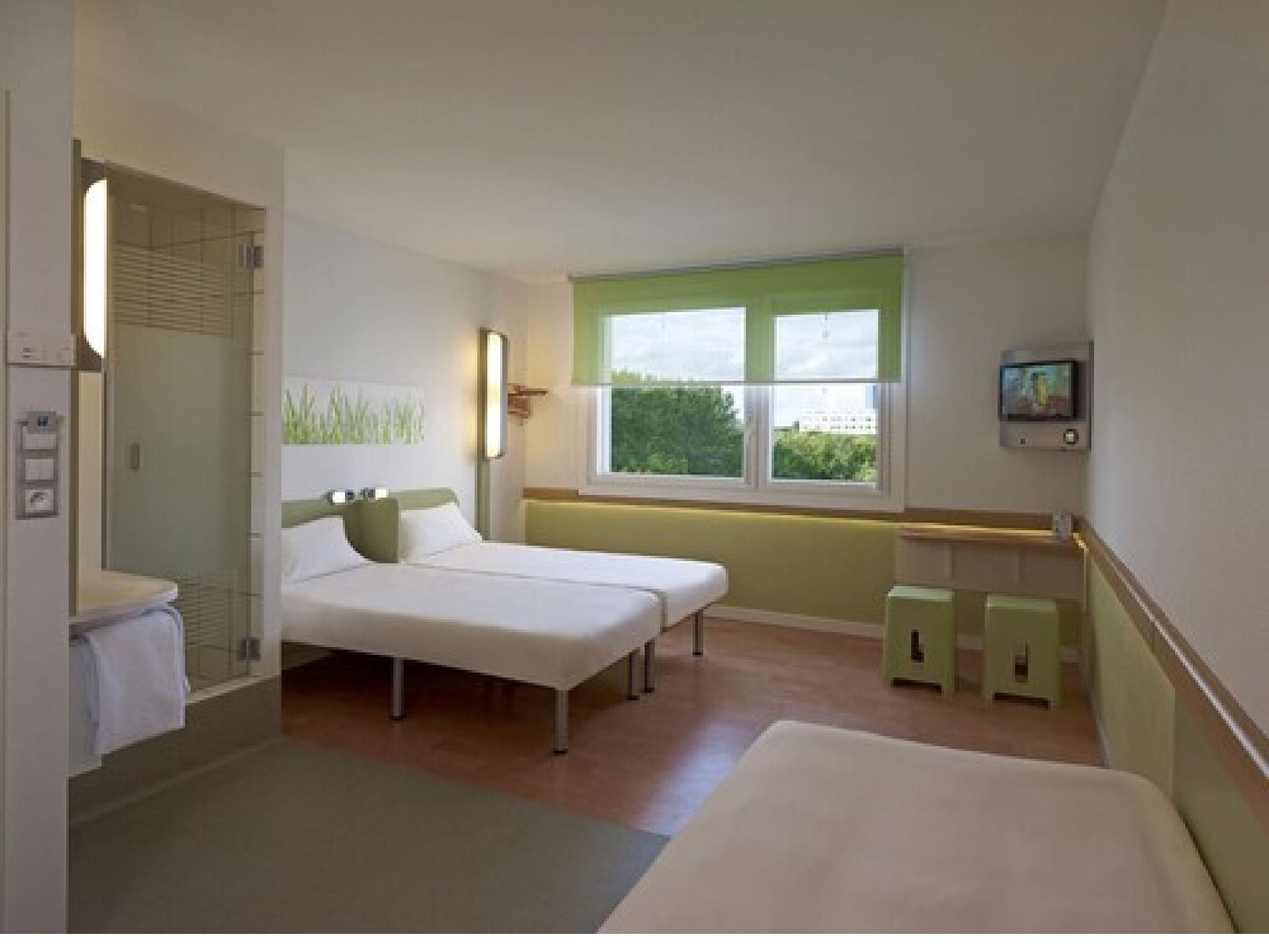 standard triple room, 3 single beds | desk, blackout curtains, free wifi, bed sheets