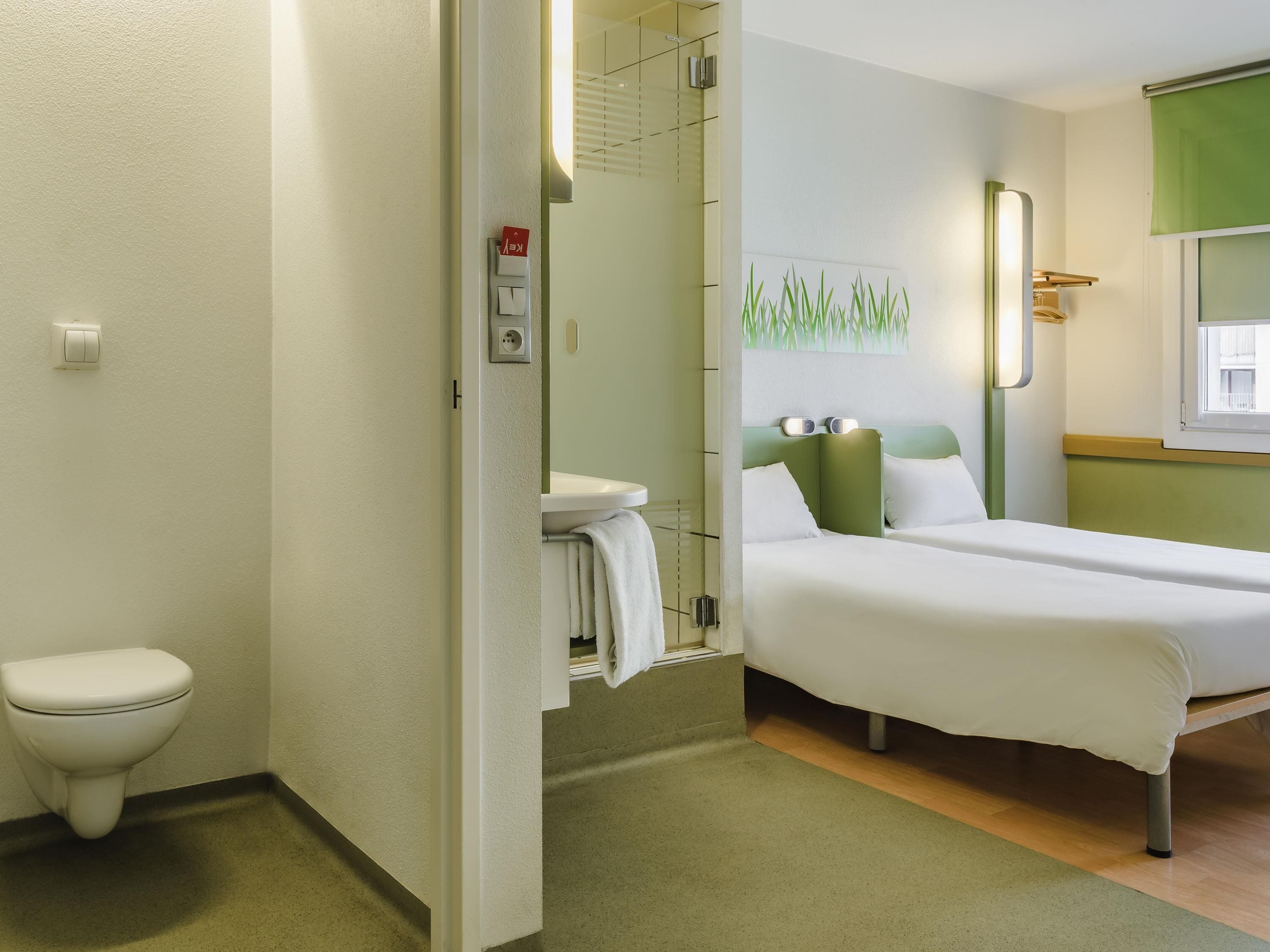 Desk, blackout drapes, free WiFi, bed sheets