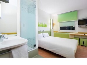 Standard Room, 1 Double Bed | Bathroom | Shower, eco-friendly toiletries, towels