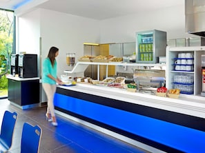 Daily buffet breakfast (PLN 38 per person)