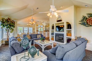 Televisie, een open haard, tafelvoetbal en een stereo