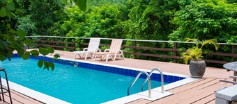 Summer Breeze  -  secluded 4 bed 4 bathroom Villa with Pool and Pool Lounge