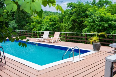 Summer Breeze  -  secluded 4 bed 4 bathroom Villa with Pool and Pool Lounge