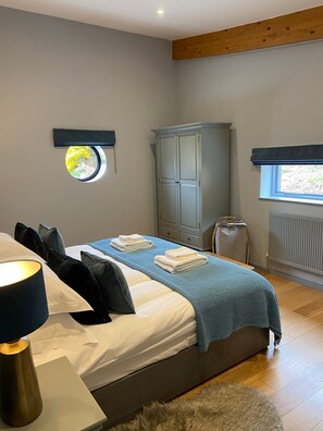 3 bedrooms, iron/ironing board