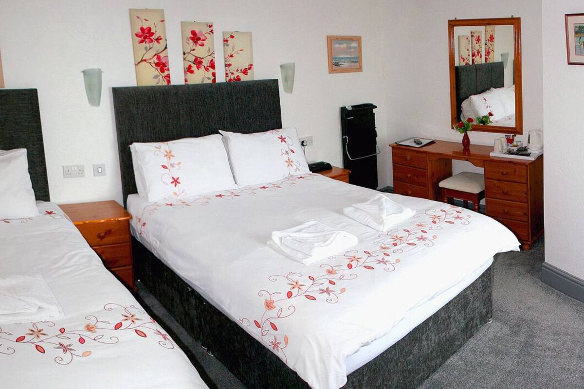 Camera con 2 letti singoli | Wi-Fi gratuito, lenzuola