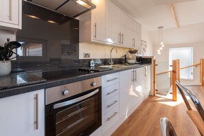 私人廚房 | 雪櫃、微波爐、焗爐、爐具