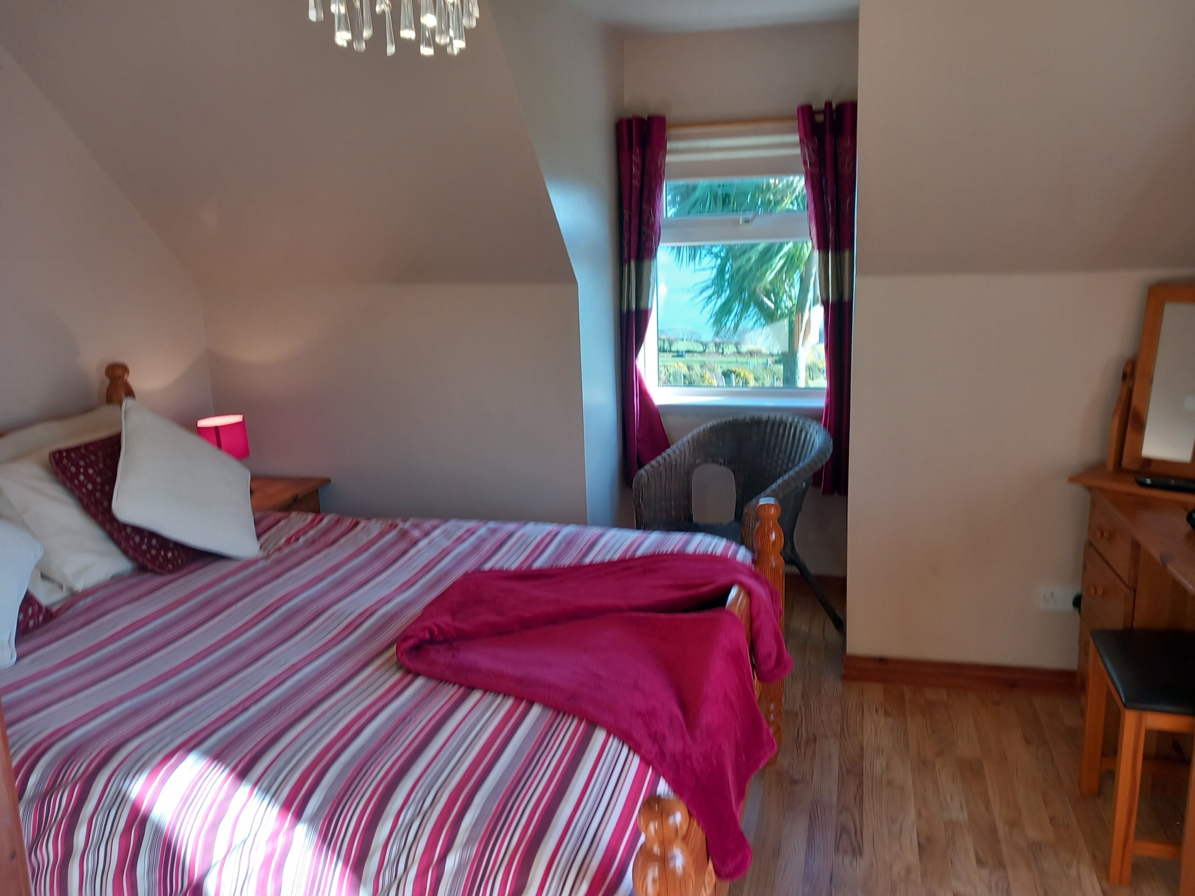 Beachview Cottage B red door 3 bedrooms