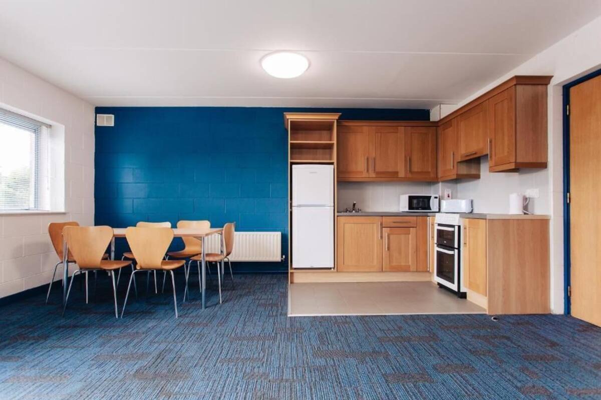 basic apartment, 5 bedrooms | private kitchen | fridge, microwave, oven, stovetop