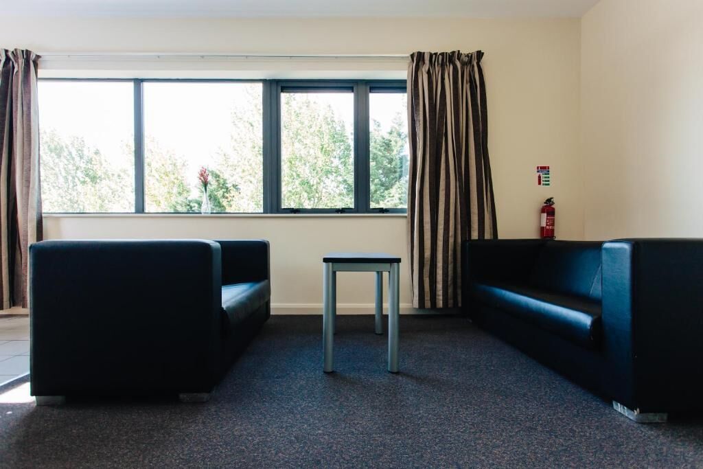 standard apartment, 5 bedrooms | living room | flat-screen tv