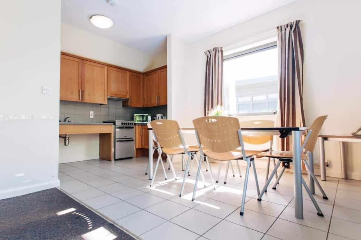 standard apartment, 5 bedrooms | living area | flat-screen tv