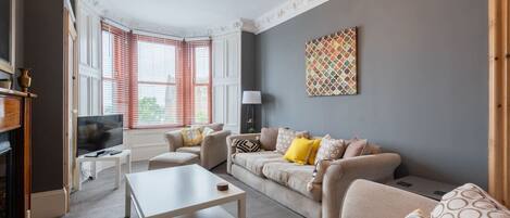 Télévision à écran plat, lecteur de DVD