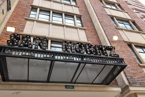 Exterior - Hotel Museo San Moritz (Bogotá)