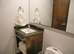 Bathroom - Hotel Museo San Moritz (Bogotá)