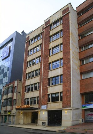 A multi-story building with a ground-level entrance, large windows, and a visible sign. - Hotel Museo San Moritz (Bogotá)