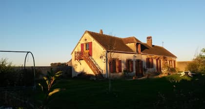 La Longère aux Volets Rouges