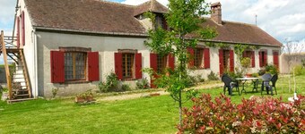 La Longère aux Volets Rouges