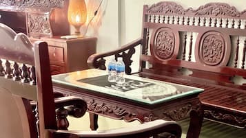 Dobbeltrom – standard | Safe på rommet, blendingsgardiner, lydisolert og wi-fi (inkludert)