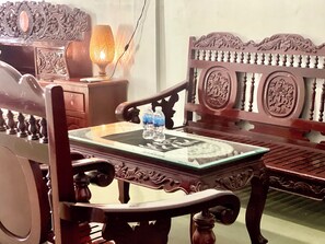 Standard Double Room | In-room safe, blackout drapes, soundproofing, free WiFi - SKY Residence - 50m to Museum and Riverside (Phnom Penh)