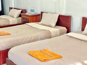 Standard Triple Room | In-room safe, blackout drapes, soundproofing, free WiFi - SKY Residence - 50m to Museum and Riverside (Phnom Penh)